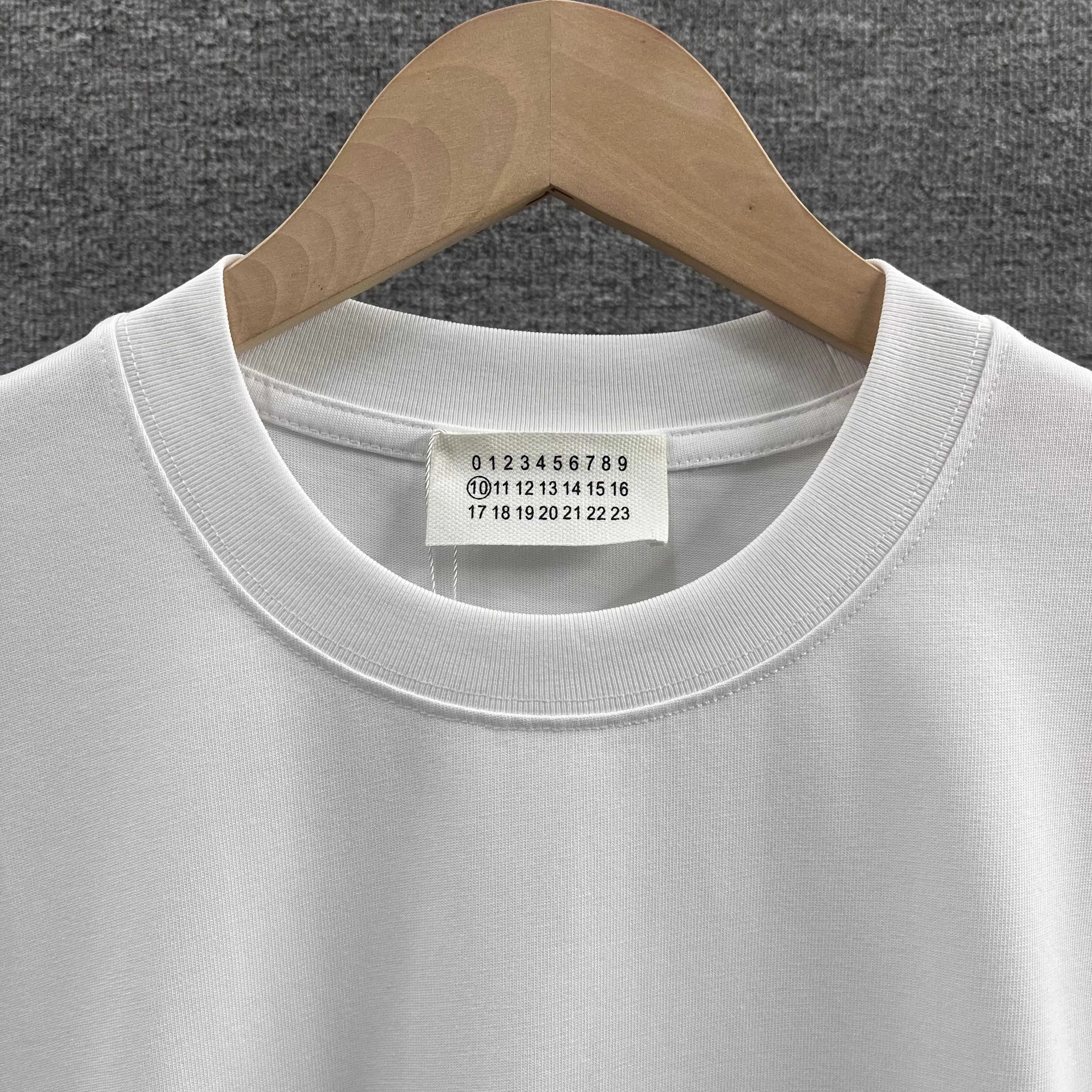 MM 6 * 2026 New Arrival T Same Style ：Black White Gray Red Size： S （90-130 ） M （120-150 ） L （140-165 ） XL （160-180 ） XXL （180-210 ）